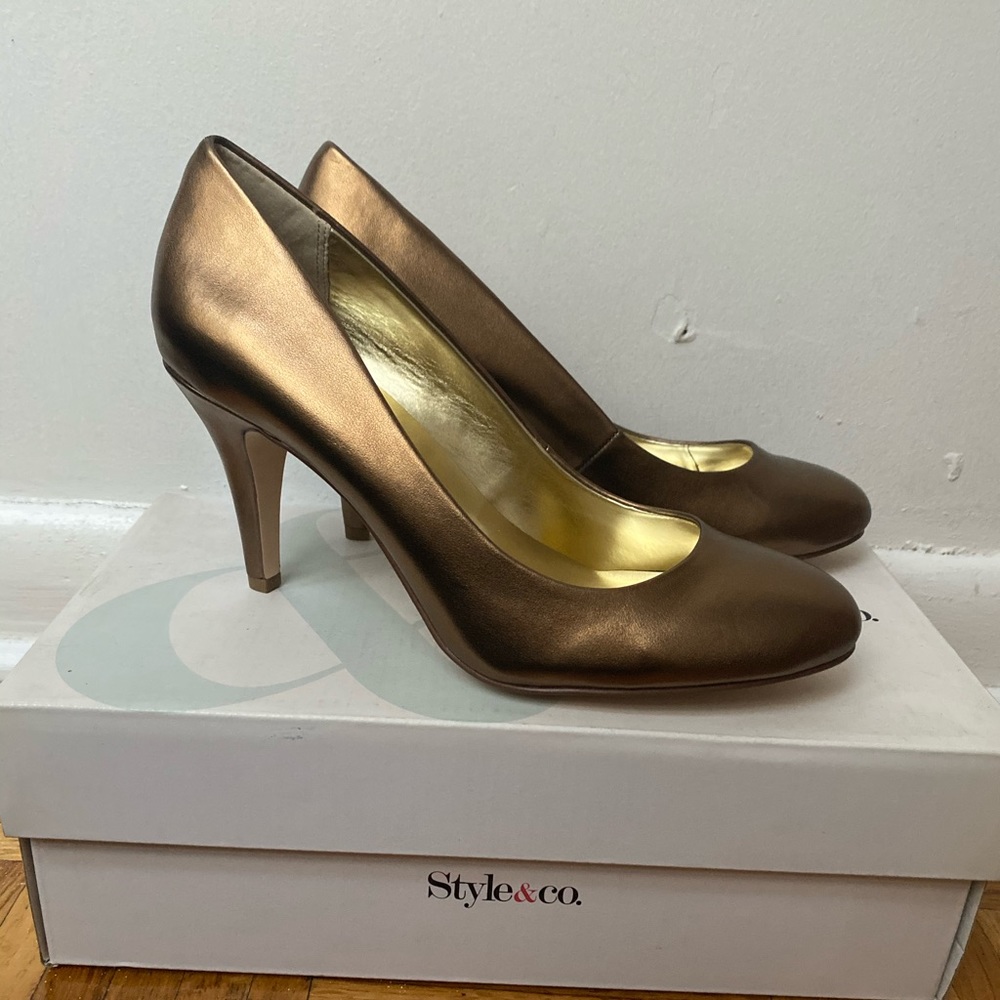 Style & Co. 2.5 in Bronze heels